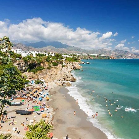 Nerja Apartamento Centro Luaran gambar