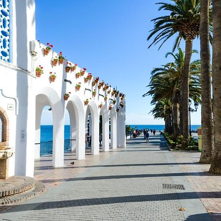 Nerja Apartamento Centro Luaran gambar