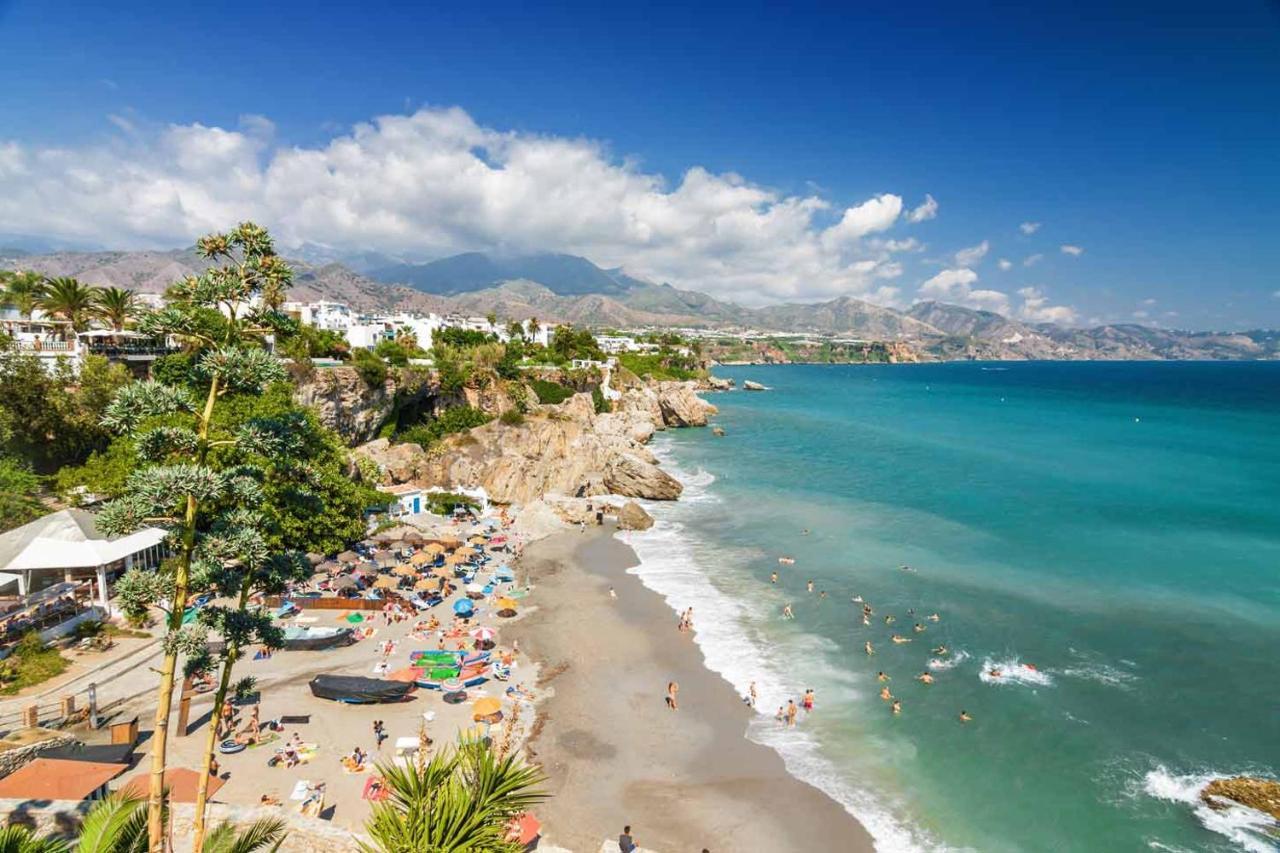 Nerja Apartamento Centro Luaran gambar