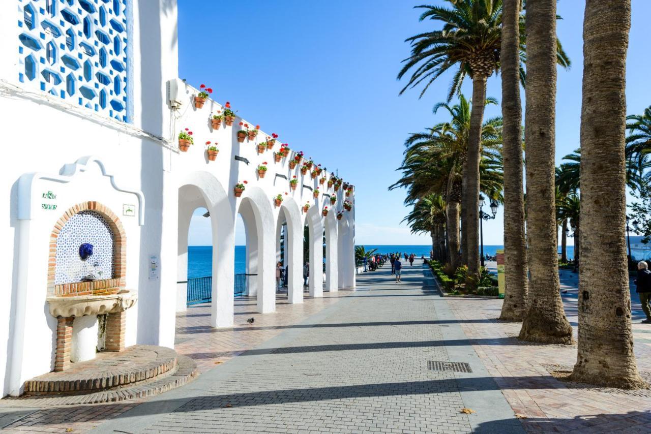 Nerja Apartamento Centro Luaran gambar